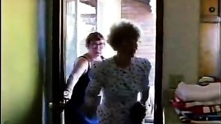 Групповой трах зрелых пар на свингер-вечеринке в загородном доме